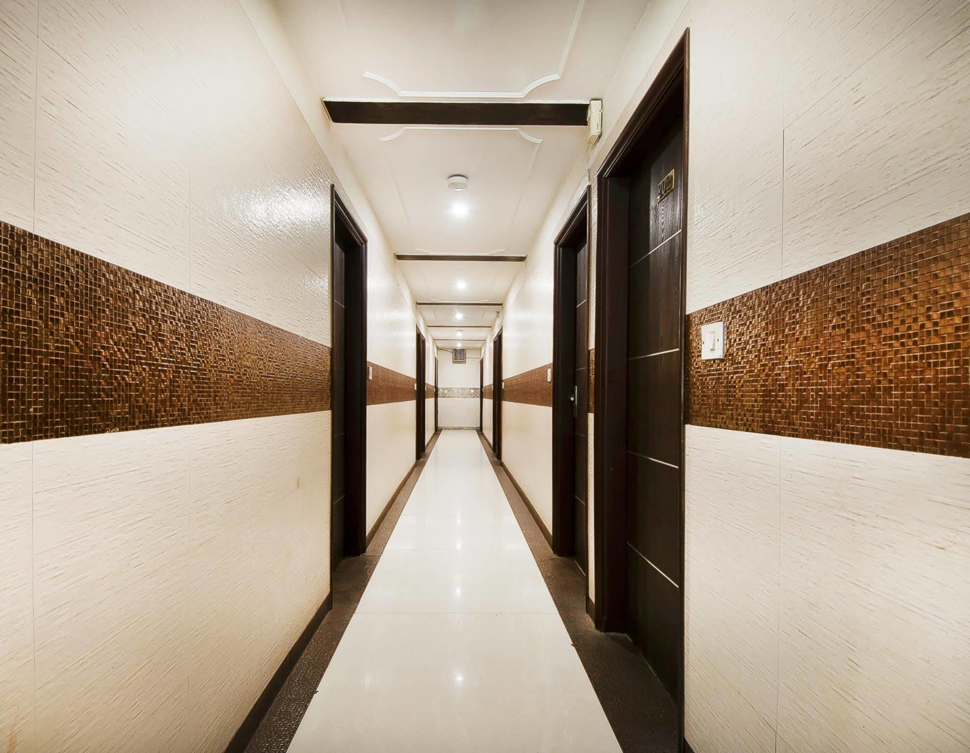 Hotel Treebo Mehar Castle Delhi  Exterior foto